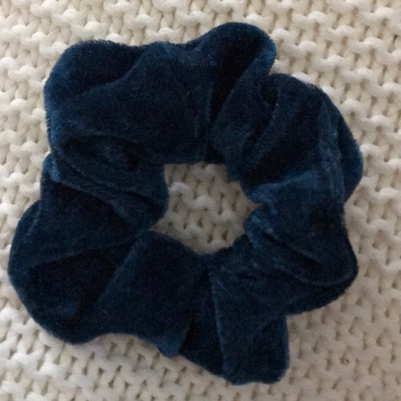 5 NWOT Scrunchies - Picture 12 of 15